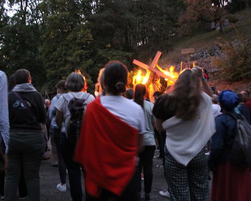 2022.08.19-lourdes-chemindecroixjeunes 5
