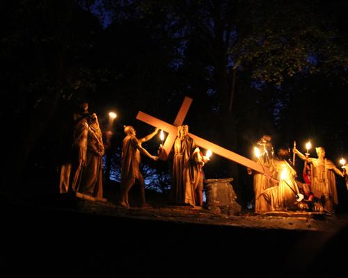 2022.08.19-lourdes-chemindecroixjeunes 11