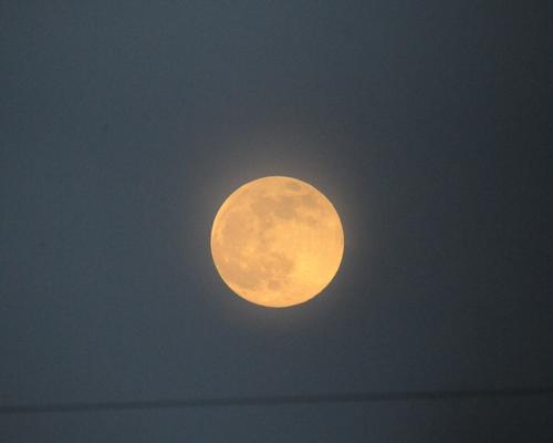 LUNE ROUSSE