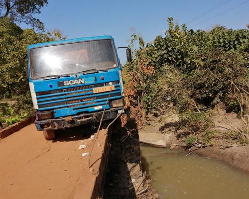 camion sur le pont