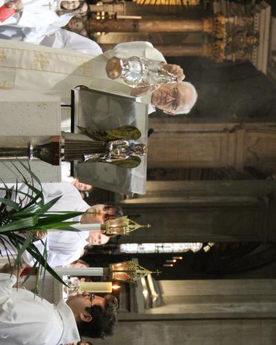 Confirmation servants autel 2022 cathédrale 12