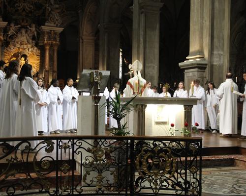 Confirmation servants autel 2022 cathédrale 16