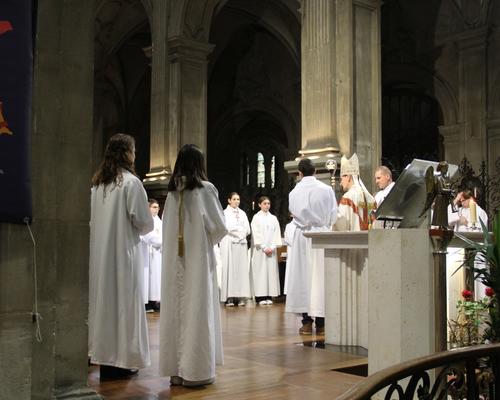 Confirmation servants autel 2022 cathédrale 17