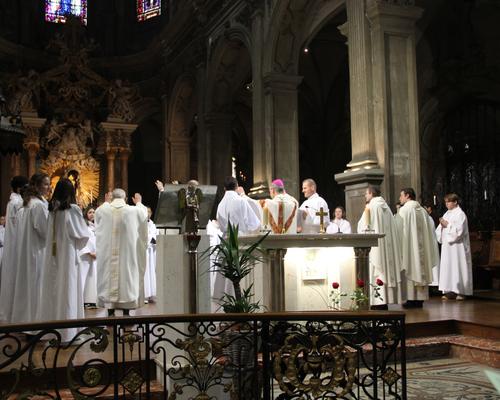 Confirmation servants autel 2022 cathédrale 19