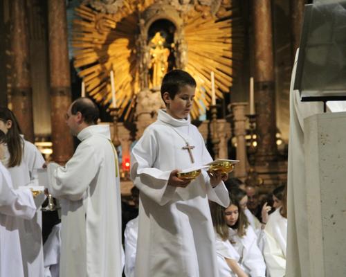 Confirmation servants autel 2022 cathédrale 30