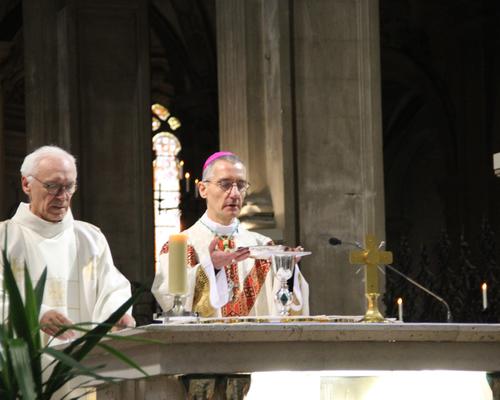 Confirmation servants autel 2022 cathédrale 33
