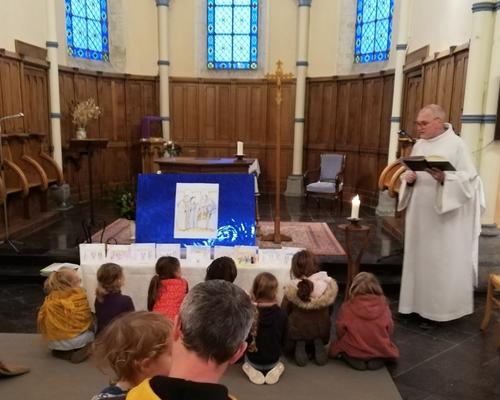 Pretre et enfants