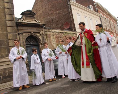 Halte devant Saint-Jacques.