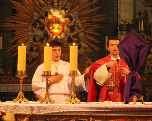 Début de la messe.