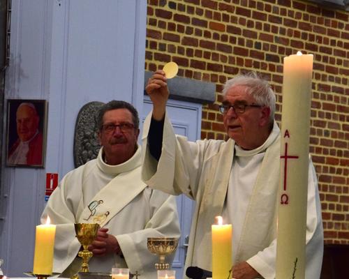 2023-04-29 premières communions à Bousies 38