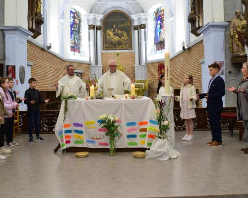 2023-04-29 premières communions à Bousies 41