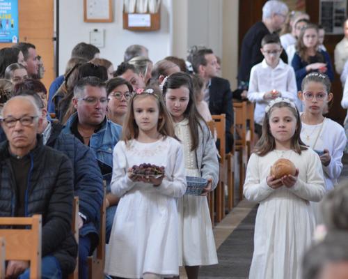 premières communions beauvois2023 32