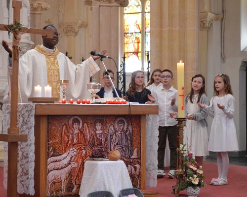 premières communions beauvois2023 45