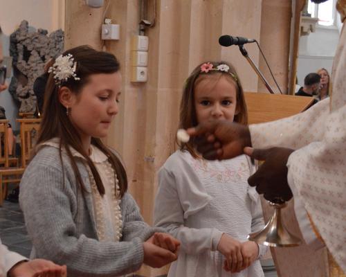 premières communions beauvois2023 50