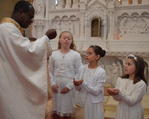 premières communions beauvois2023 60