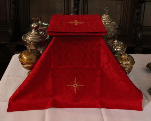 Voile de calice, bourse et ciboires