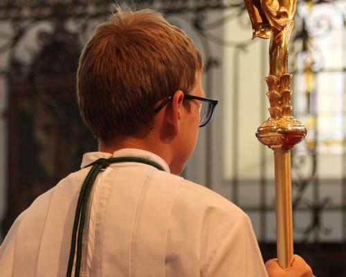 Le servant et la crosse