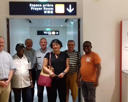 Nous étions divisés en plusieurs petits groupes pour circuler dans l'aéroport sans gêner les règles de sécurité