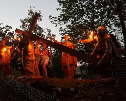 lourdes2023-chemincroixflambeaux-19.08.23 7