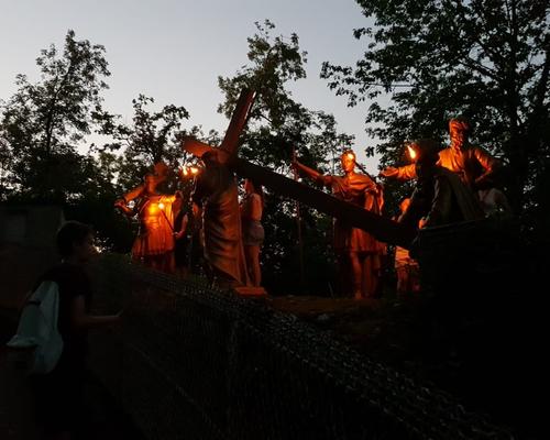 lourdes2023-chemincroixflambeaux-19.08.23 8