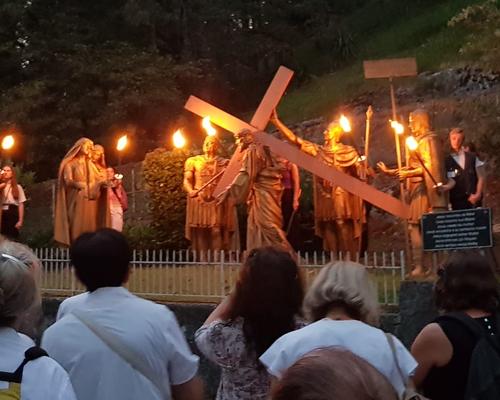 lourdes2023-chemincroixflambeaux-19.08.23 10