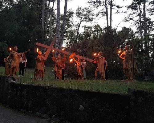lourdes2023-chemincroixflambeaux-19.08.23 15