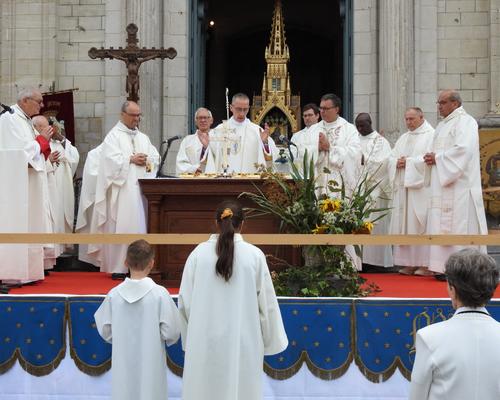 2023 08 15 Messe parvis cath  (40)