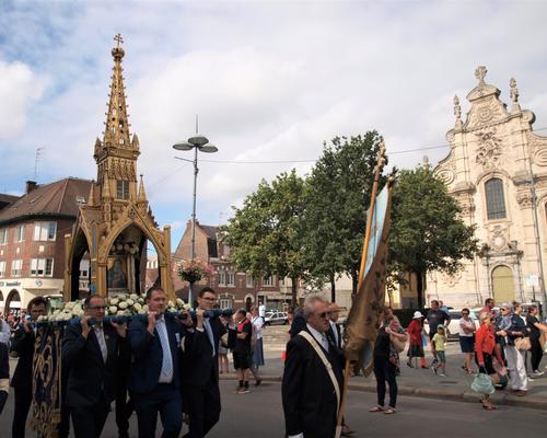 2023 08 15 Procession et veneration  (5)