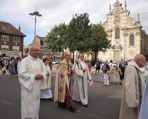2023 08 15 Procession et veneration  (8)