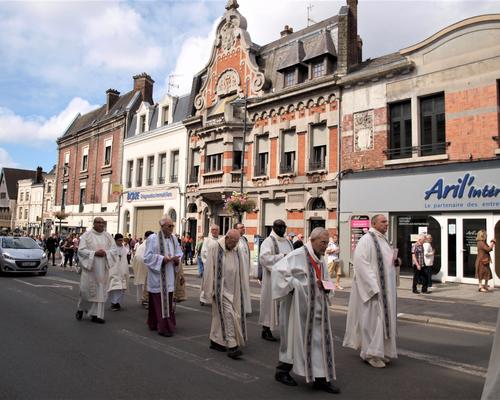 2023 08 15 Procession et veneration  (16)