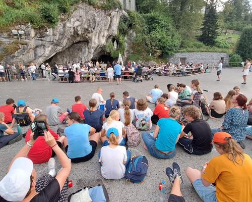 Lourdes jeunes75