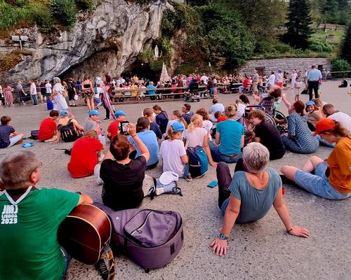 Lourdes jeunes74