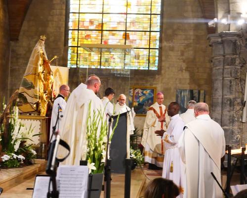 Ordination Richard Akame - Copyright : Hubert Mayo