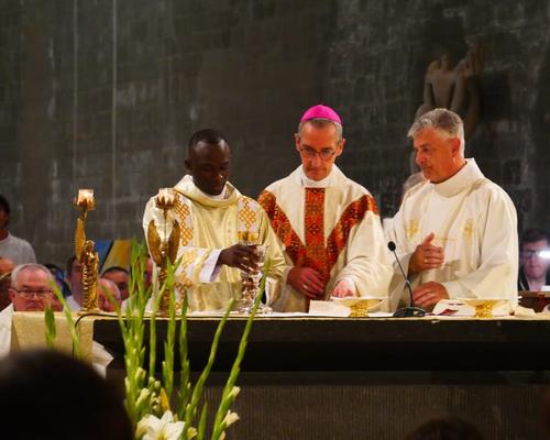 Ordination Richard Akame - Copyright : Hubert Mayo