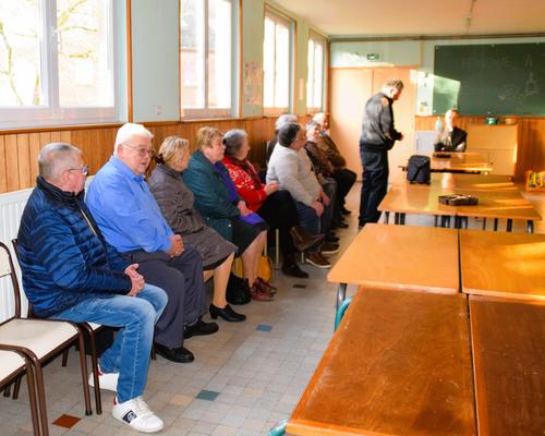 2023-2-16 notre évêque en visite à Landrecies 2