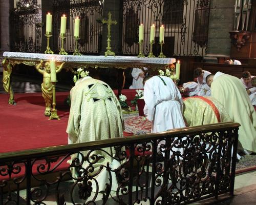 "Il a pris chair de la Vierge Marie et s'est fait