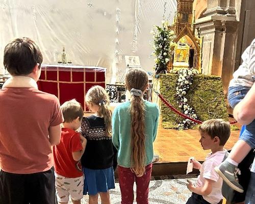 20234 05 12 benediction enfants cathedrale (20)