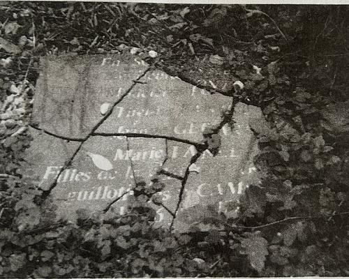 plaque commémorative au cimetière porte ND