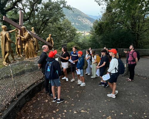 Chemin de croix jeunes Lourdes 22 août 2024 4