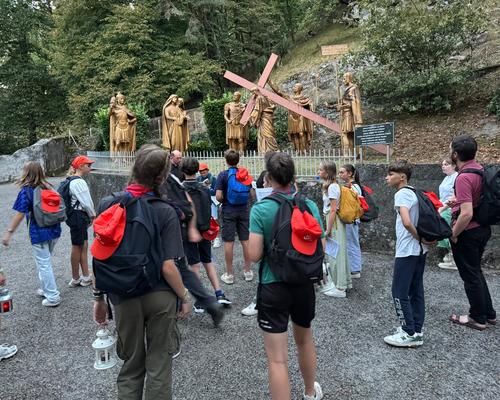 Chemin de croix jeunes Lourdes 22 août 2024 5