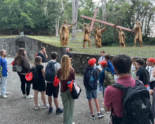 Chemin de croix jeunes Lourdes 22 août 2024 7