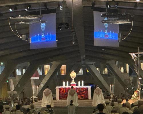 jeunes 22 aout lourdes procession eucharistique