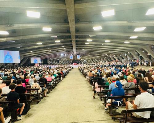 jeunes 22 aout lourdes procession eucharistique 6