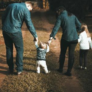 famille-pexels-vidalbalielojrfotografia-1682497