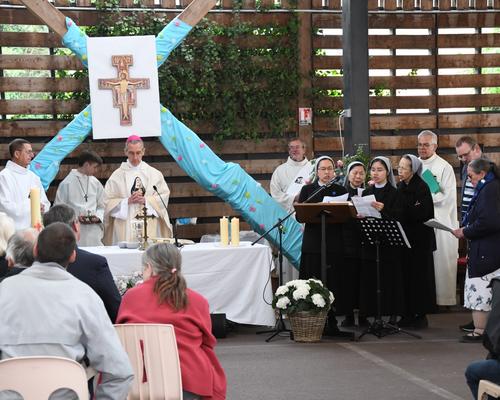 2025 05 18 Curgies : Messe de Bénédiction des Rose