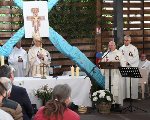 2025 05 18 Curgies : Messe de Bénédiction des Rose