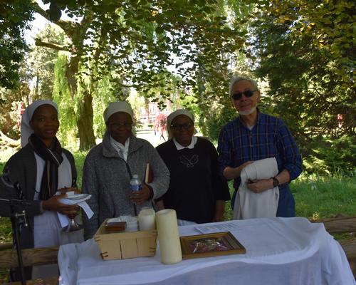 Sœurs Cécile, Ève Liliane, Bernadette, Père André