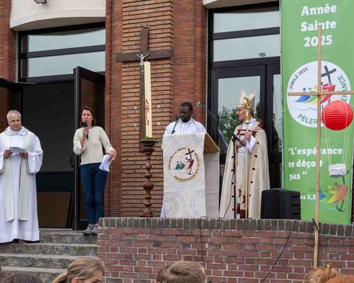 20250521_KT en marche vers Eglise St Gery_Yves D_9