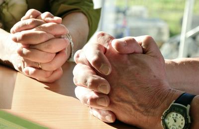 hands-2168901_1920