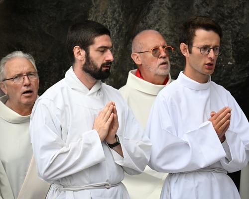 202.08.22-lourdes-messeGrotte 8